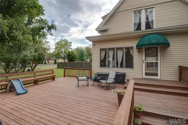 $187,185 | 307 North East Street, Carlinville, IL 62626