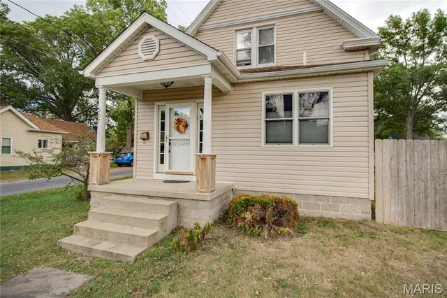 $187,185 | 307 North East Street, Carlinville, IL 62626