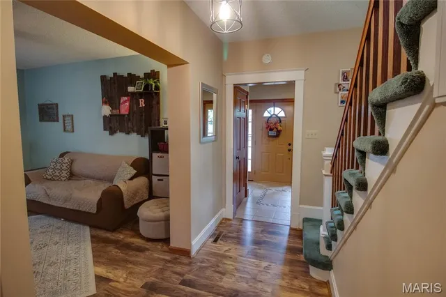 $187,185 | 307 North East Street, Carlinville, IL 62626