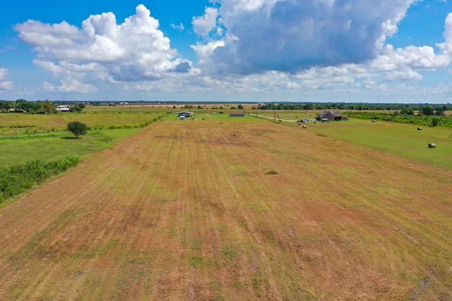 a view of an outdoor space and a yard
