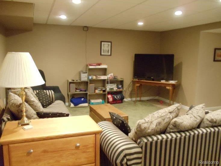 9640 Ridge Top Trail Clarkston, MI 48348 - Photo 25 of 26 Family Room