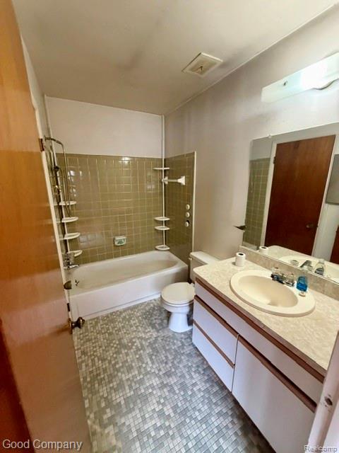 8401 18 18 Mile Road, Unit 238 Sterling Heights, MI 48313 - Photo 9 of 15 Full Bathroom