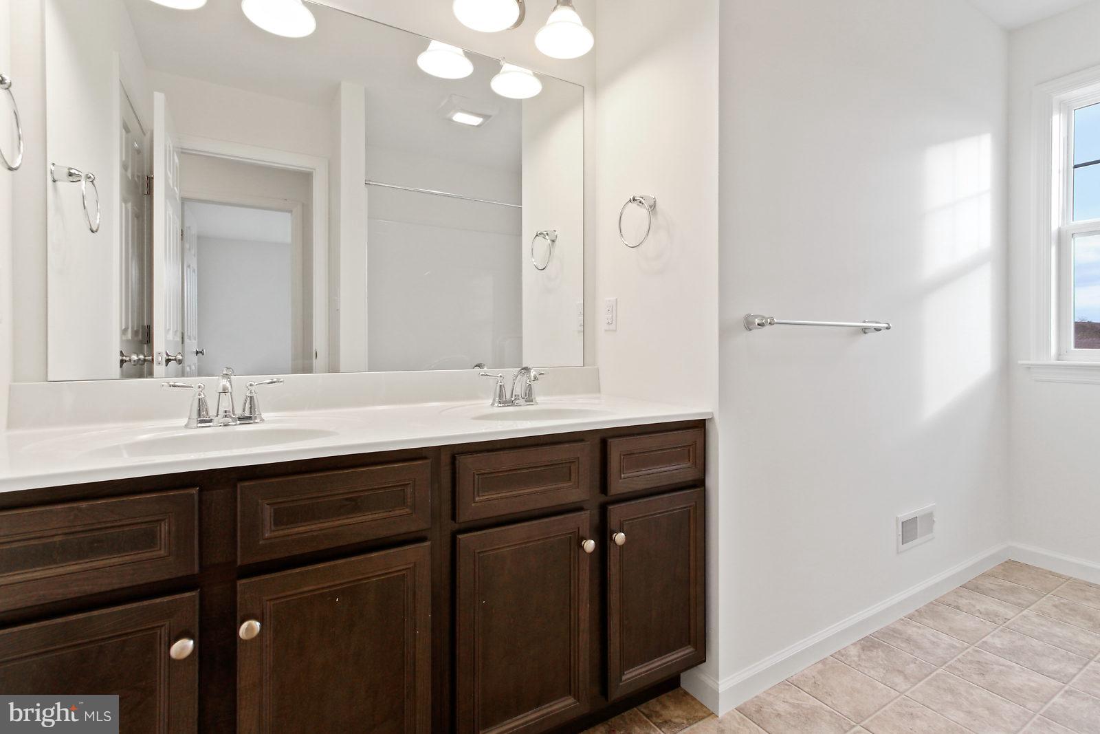 662 Rishel Drive York, PA 17406 - Photo 14 of 18 Hall Bath
