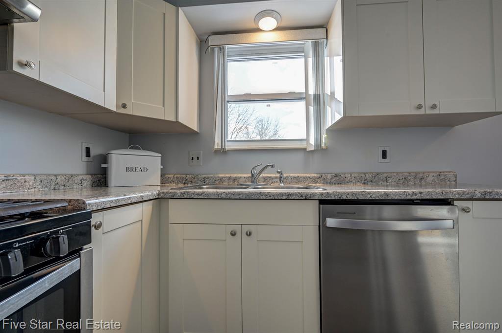 8350 North Henry Ruff Road Westland, MI 48185 - Photo 17 of 47 Gallery Image 17