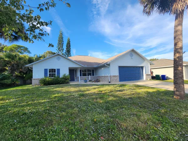 $2,400 | 609 Brookedge Terrace, Sebastian, FL 32958