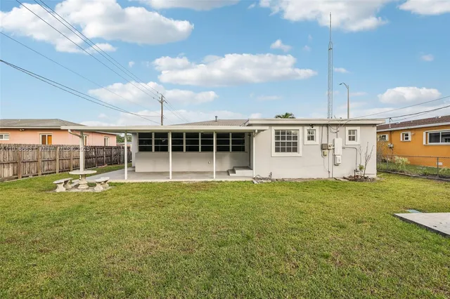 a view of a house with backyard and porch