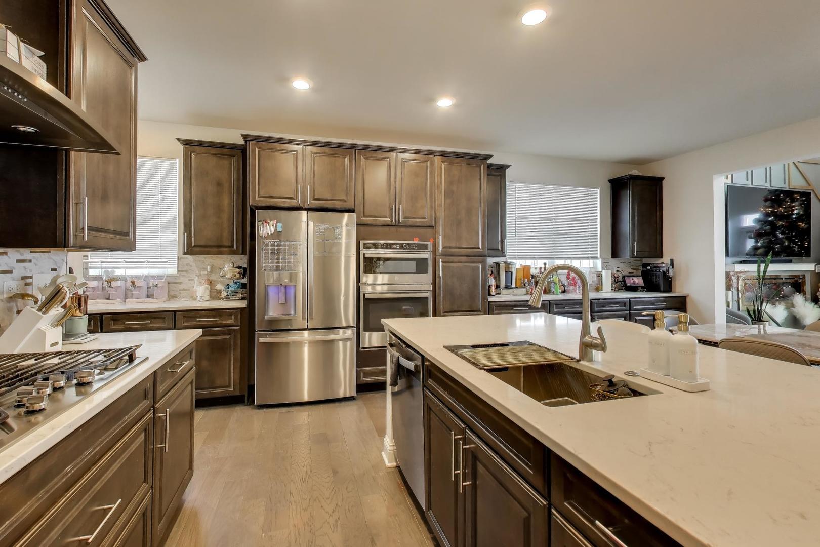 16155 Lake View Road Plainfield, IL 60586 - Photo 6 of 32