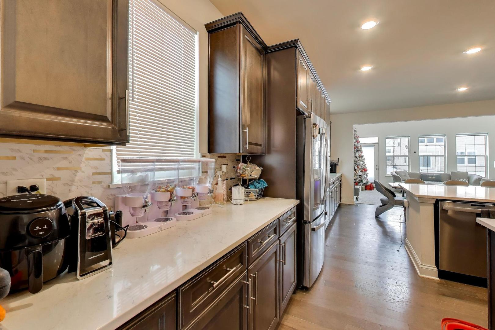 16155 Lake View Road Plainfield, IL 60586 - Photo 8 of 32