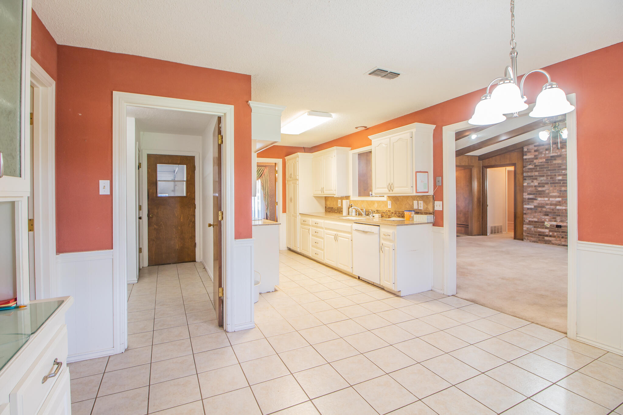 3813 57th Street Lubbock, TX 79413 - Photo 9 of 34 IMG_9374