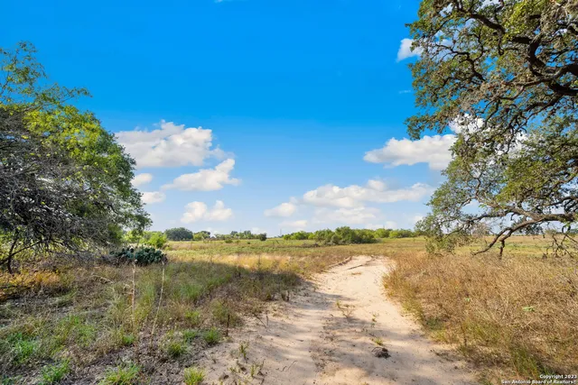 $220,000 | 4401 Hardy Road, Elmendorf, TX 78112