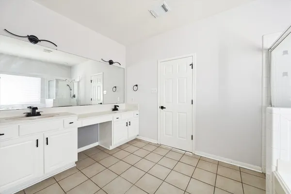 $2,800 | 3629 Pine Valley Drive, Pearland, TX 77581