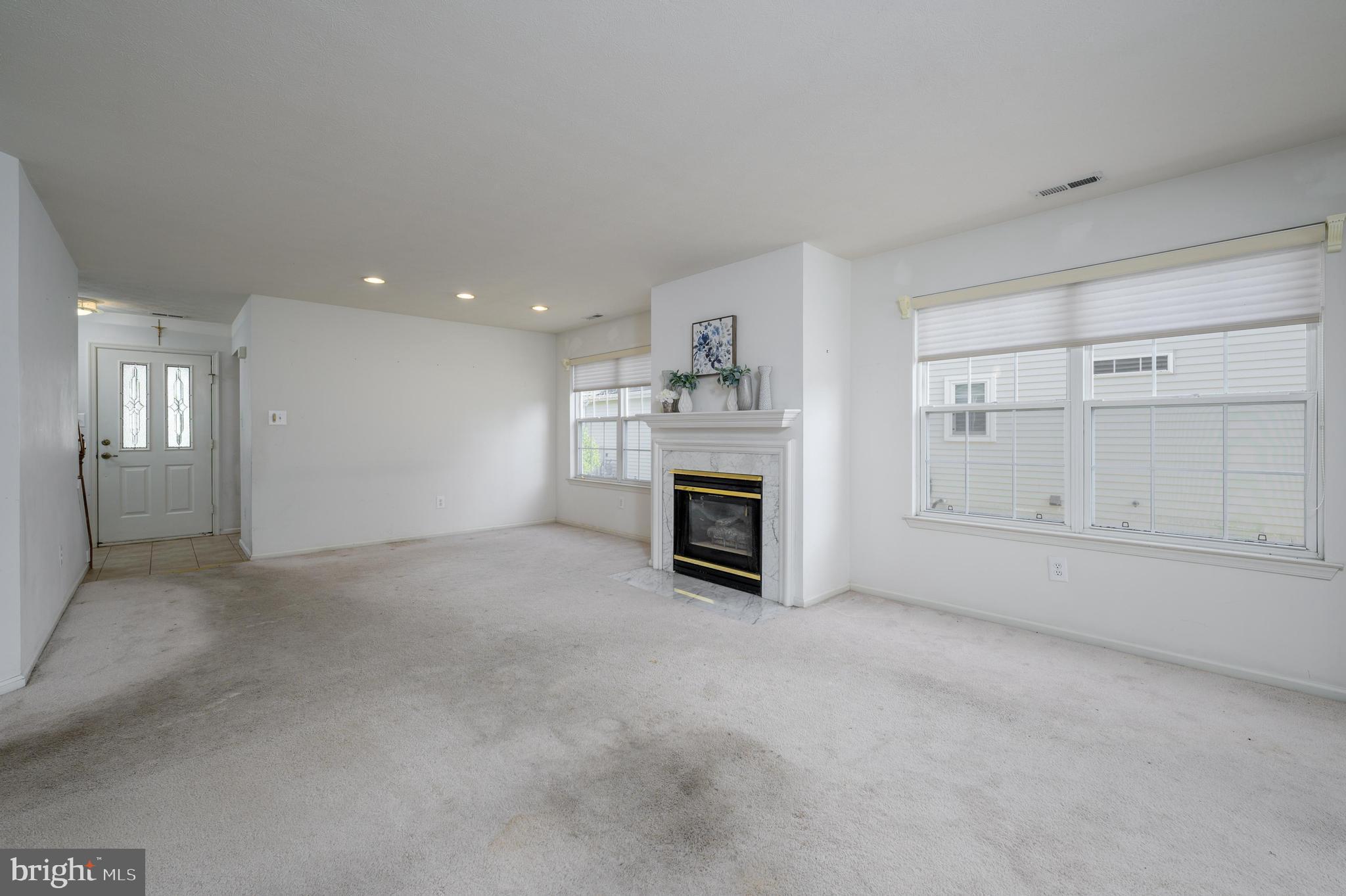518 Hydrangea Drive Mount Laurel, NJ 08054 - Photo 13 of 33 Gas Fireplace