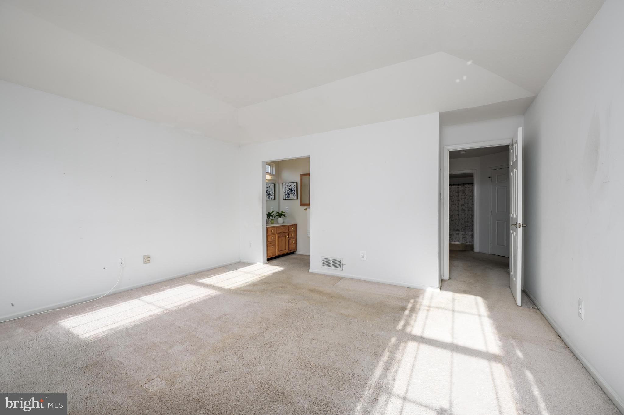 518 Hydrangea Drive Mount Laurel, NJ 08054 - Photo 23 of 33 Primary Bedroom - 15 X 14