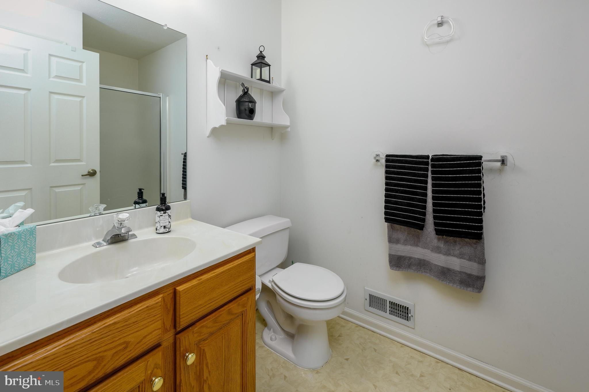 518 Hydrangea Drive Mount Laurel, NJ 08054 - Photo 33 of 33 2nd Floor Full Bathroom