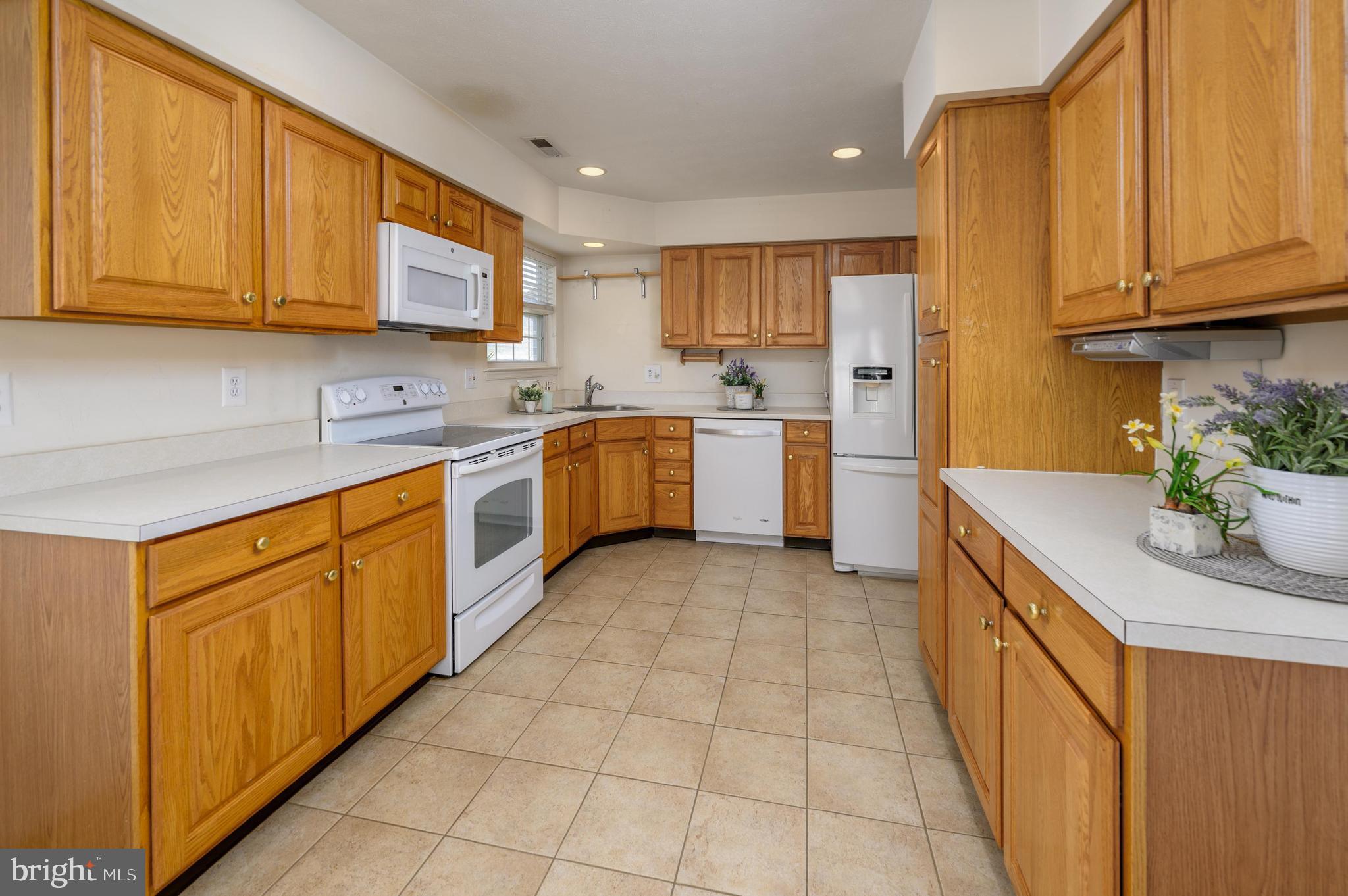 518 Hydrangea Drive Mount Laurel, NJ 08054 - Photo 7 of 33 Newer Appliances