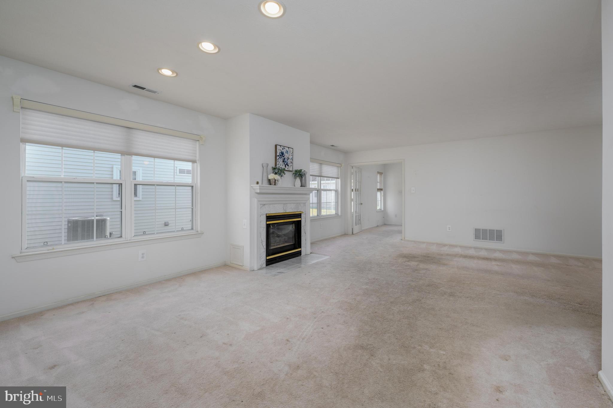 518 Hydrangea Drive Mount Laurel, NJ 08054 - Photo 10 of 33 Dining / Living - 22 X 17