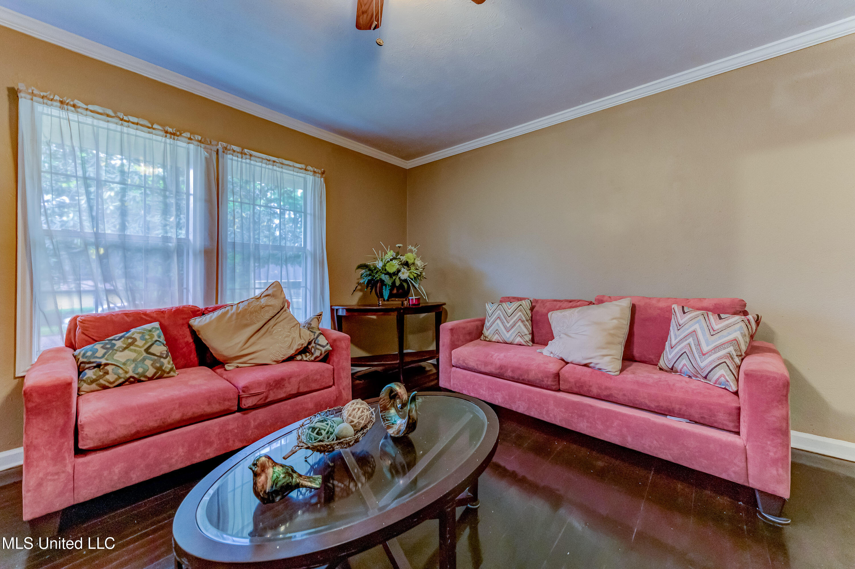 123 Bering Street Vicksburg, MS 39180 - Photo 2 of 7 Living Room 1