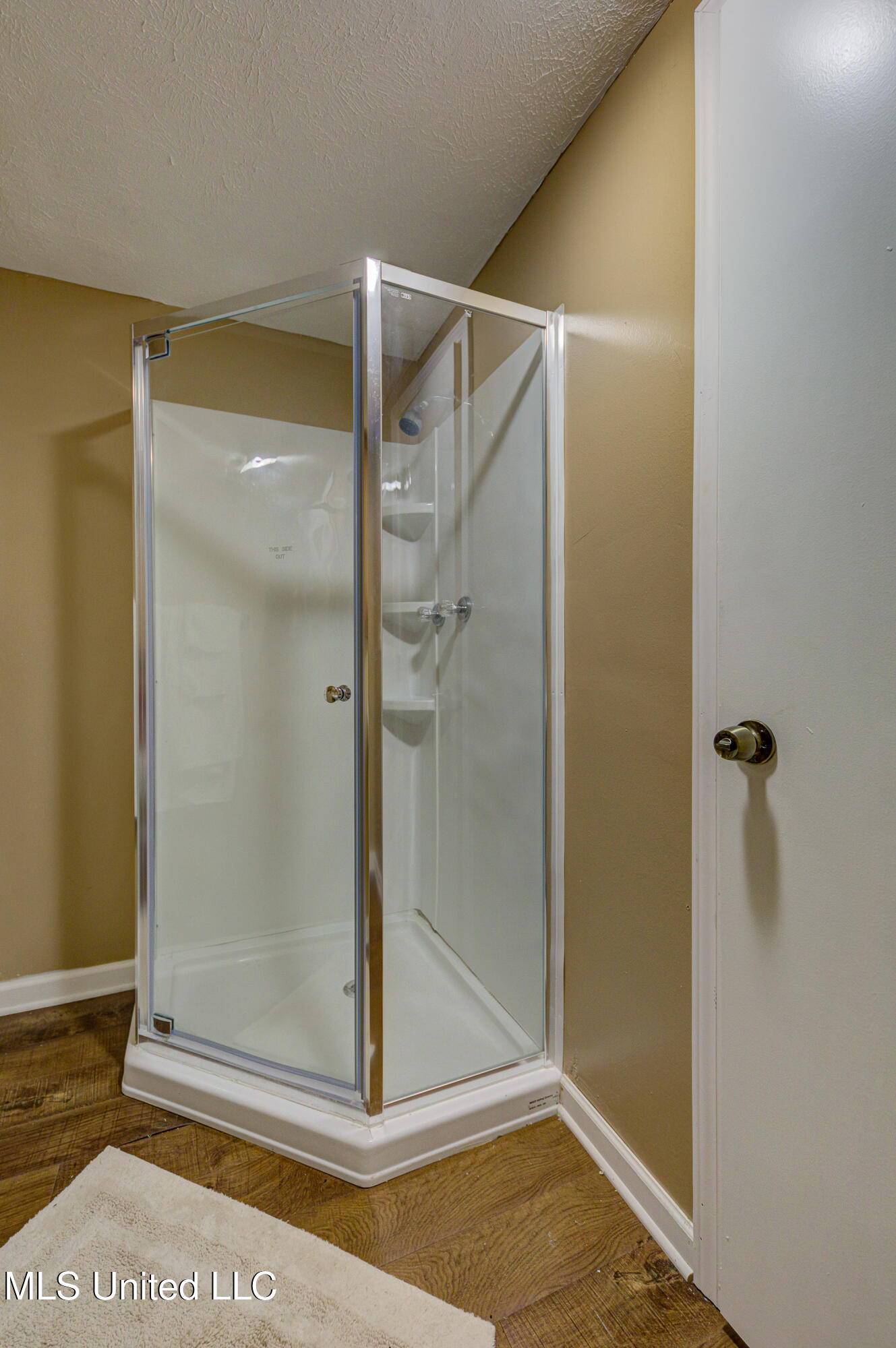 123 Bering Street Vicksburg, MS 39180 - Photo 6 of 7 Second Bathroom 4