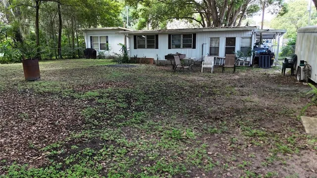 a view of a house with backyard