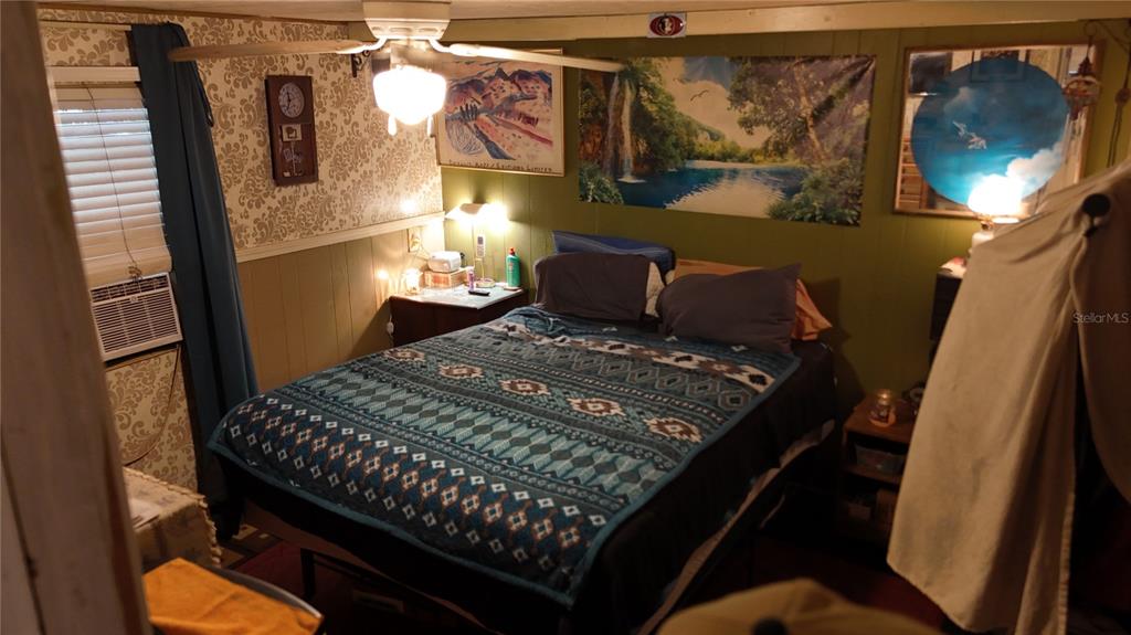 16935 Southeast 101st Avenue Road Summerfield, FL 34491 - Photo 5 of 17 a bed sitting in a bedroom next to a window