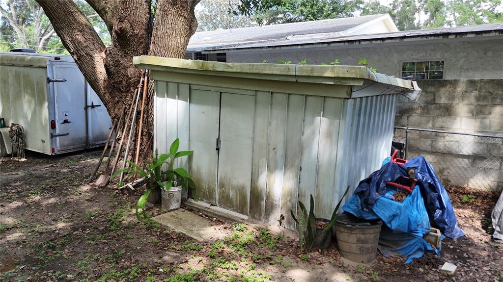 16935 Southeast 101st Avenue Road Summerfield, FL 34491 - Photo 10 of 17 a view of a house with a yard and wooden fence