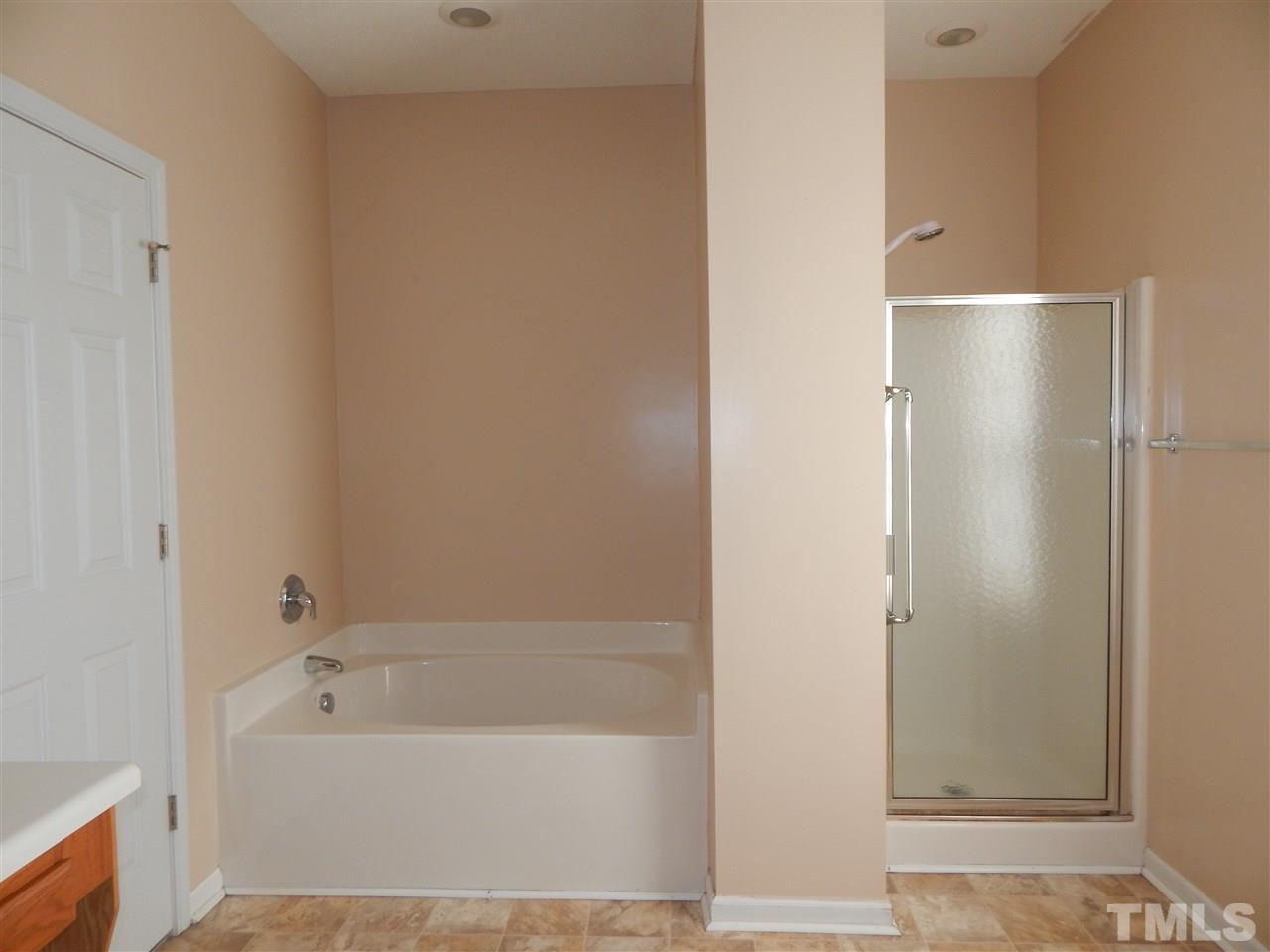 4808 Cutstone Court Raleigh, NC 27610 - Photo 9 of 14 a bathroom with a bathtub
