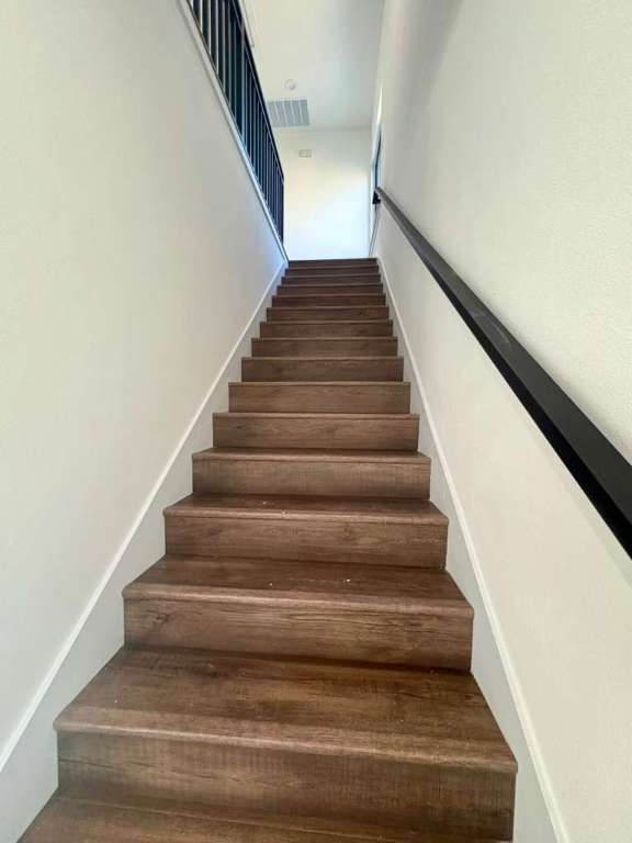 10209 Gail Road Austin, TX 78748 - Photo 14 of 38 View of stairway