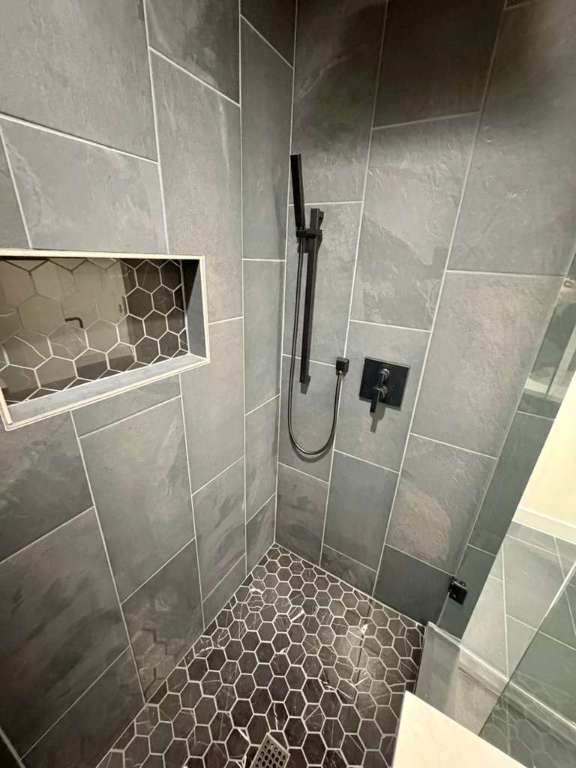 10209 Gail Road Austin, TX 78748 - Photo 27 of 38 Full bathroom featuring tiled shower