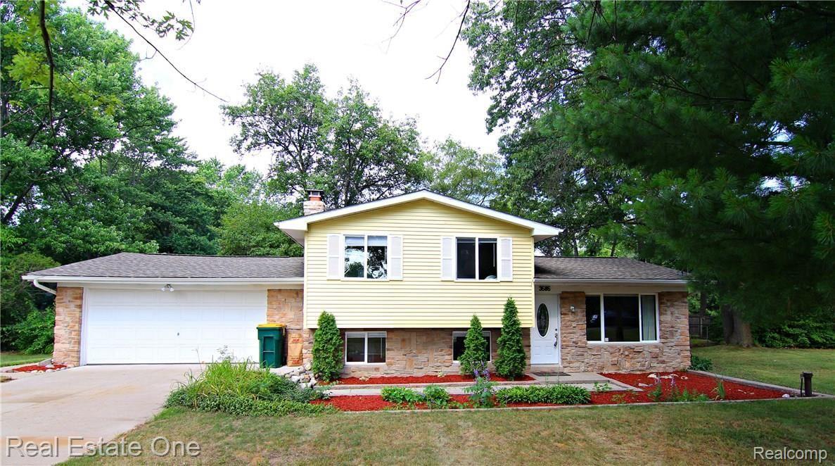 3585 Center Road Highland, MI 48357 - Photo 1 of 24 jCenter Rd Front.jpg