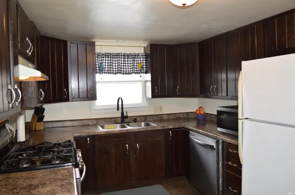 $184,900 | 209 North Lake Street, Syracuse, IN 46567