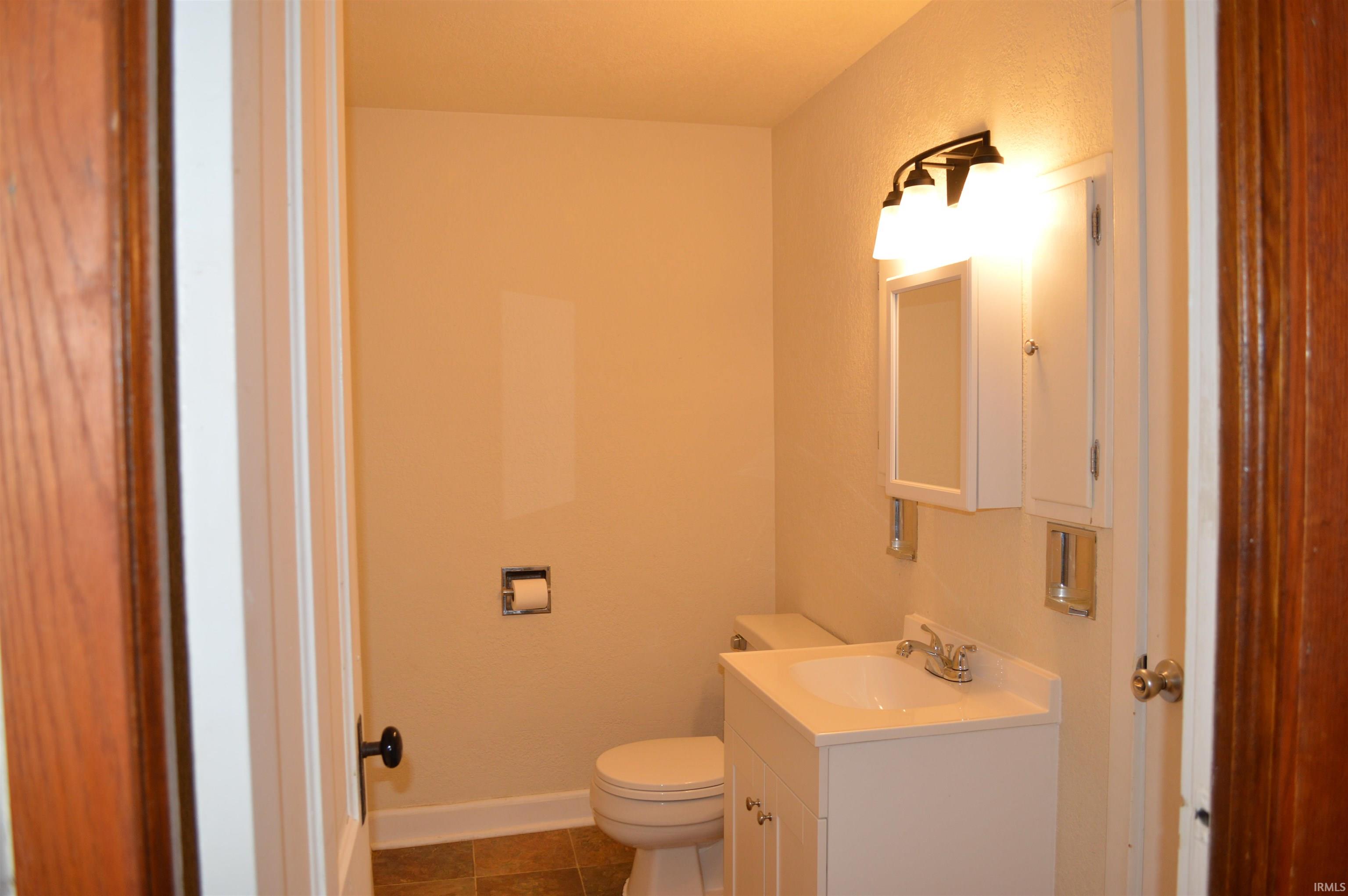 209 North Lake Street Syracuse, IN 46567 - Photo 6 of 18