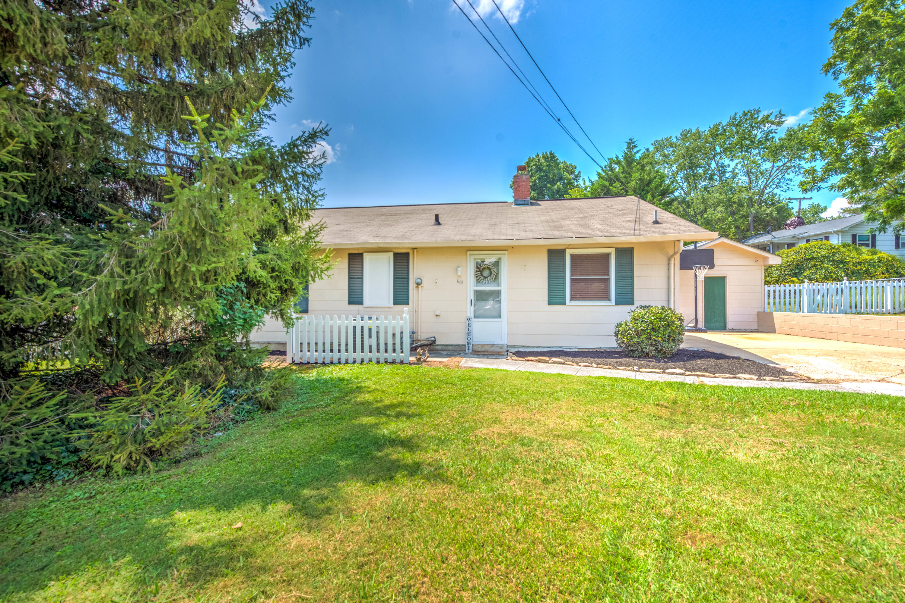 601 Michigan Avenue Oak Ridge, TN 37830 - Photo 1 of 19 3