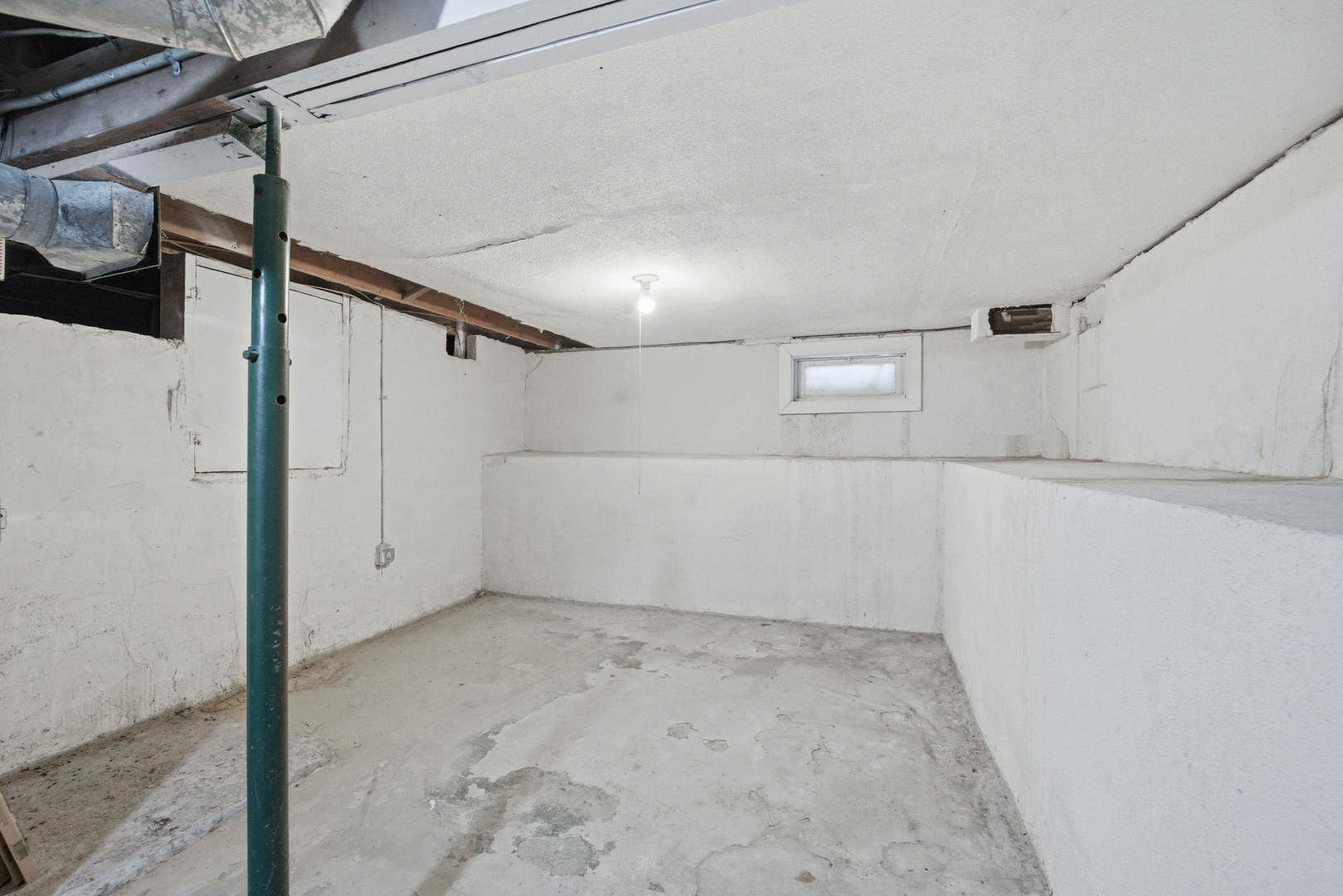 3128 Indian Road Davenport, IA 52802 - Photo 18 of 23 a view of small space