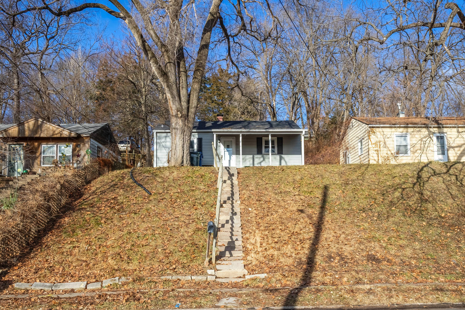 3128 Indian Road Davenport, IA 52802 - Photo 23 of 23 front view of house with a yard