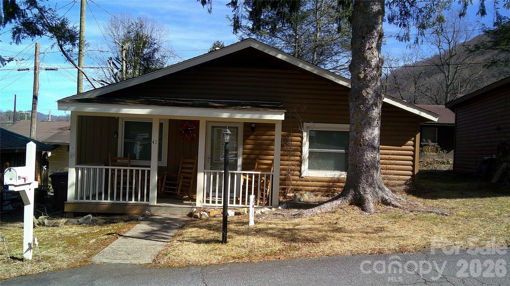 41 Shirdash Street Maggie Valley, NC 28751 - Photo 2 of 18 a front view of a house