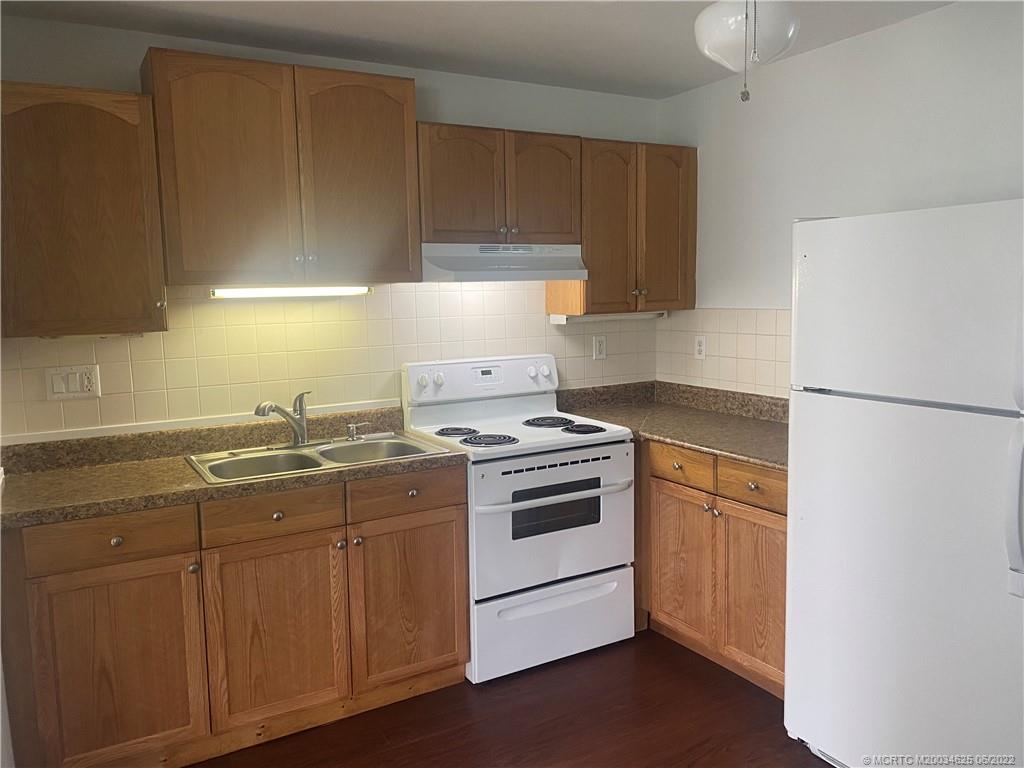 418 Robalo Court Stuart, FL 34996 - Photo 6 of 10 Gallery Image 6
