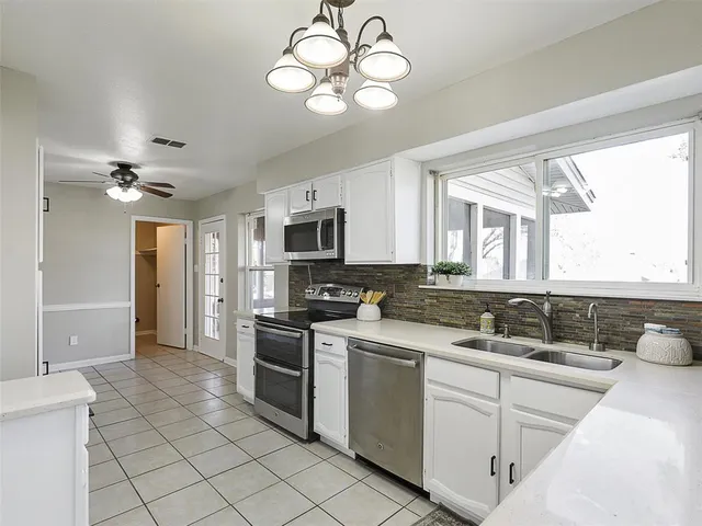 $339,900 | 415 Creekmeadow Lane, Lewisville, TX 75067