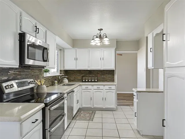 $339,900 | 415 Creekmeadow Lane, Lewisville, TX 75067