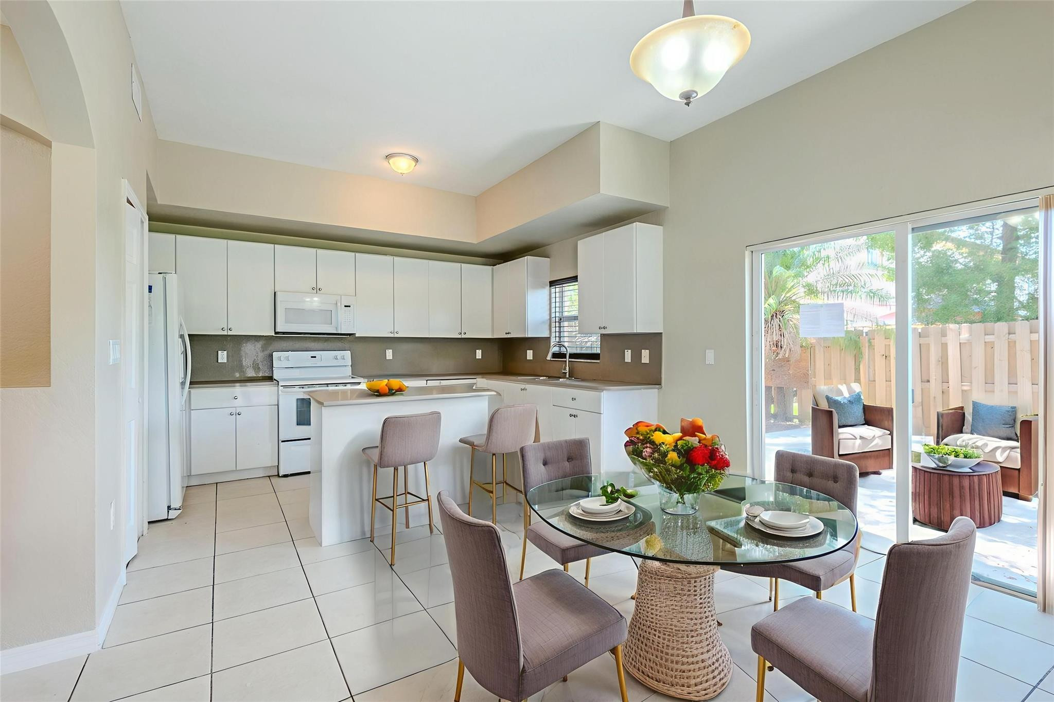 21926 Southwest 88th Path Cutler Bay, FL 33190 - Photo 4 of 42 Virtually Staged