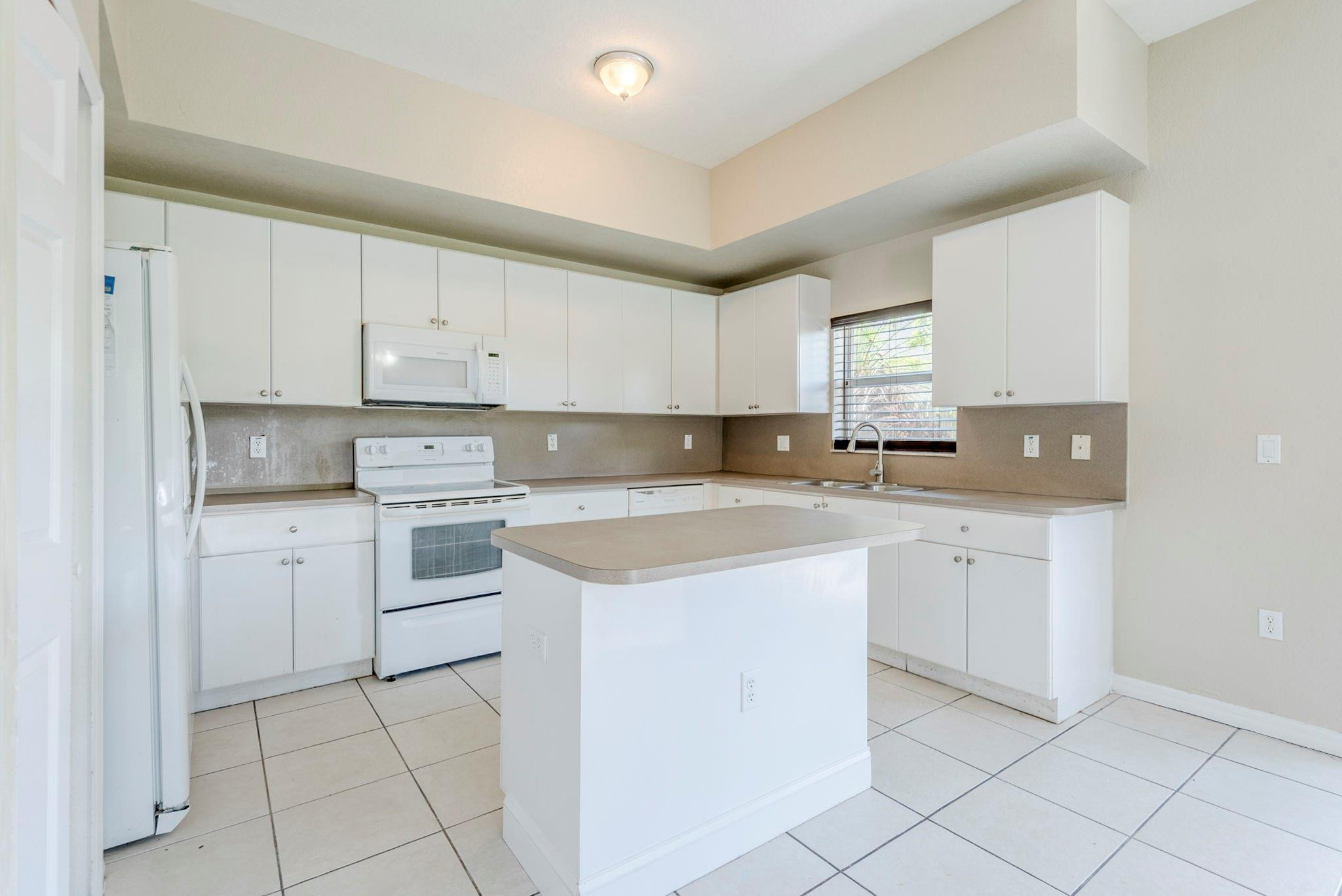 21926 Southwest 88th Path Cutler Bay, FL 33190 - Photo 8 of 42 Photo 8