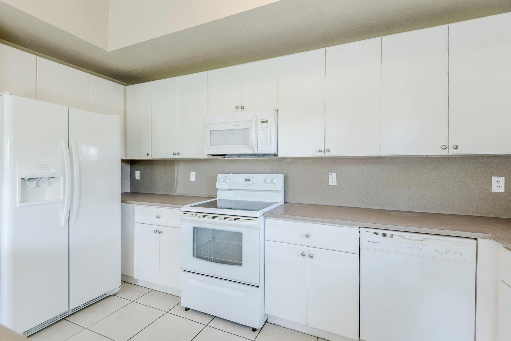 21926 Southwest 88th Path Cutler Bay, FL 33190 - Photo 10 of 42 Photo 10