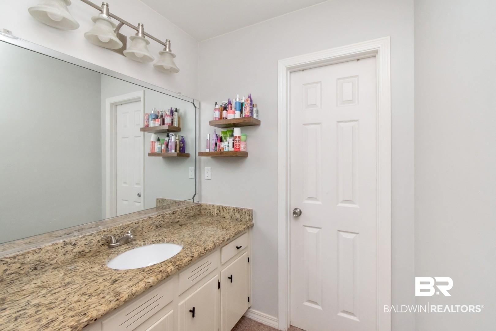 9410 Ashwood Court Mobile, AL 36695 - Photo 17 of 20 Bathroom with vanity