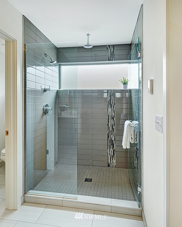 933 16th Avenue, Unit A Seattle, WA 98122 - Photo 16 of 19 a bathroom with a shower