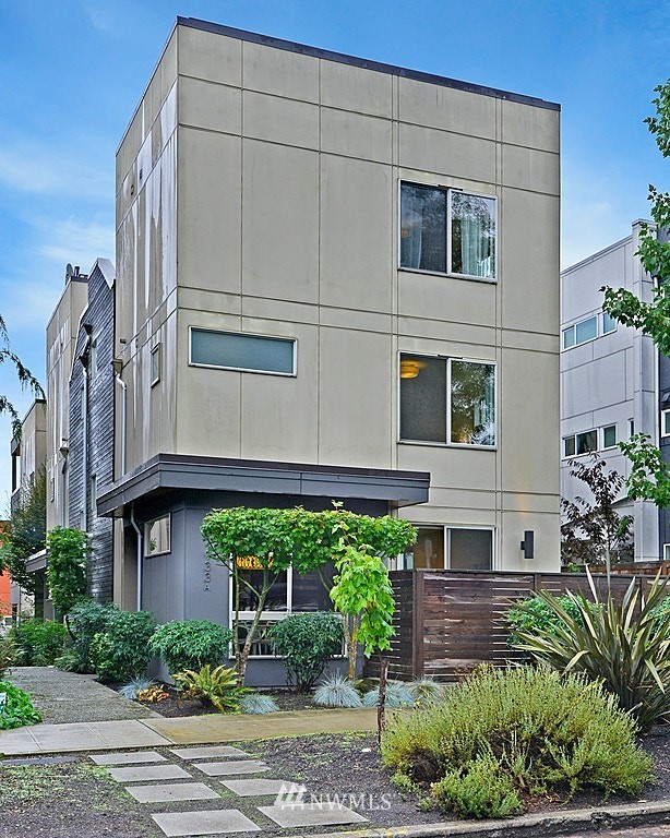 933 16th Avenue, Unit A Seattle, WA 98122 - Photo 3 of 19 a front view of a house with garden