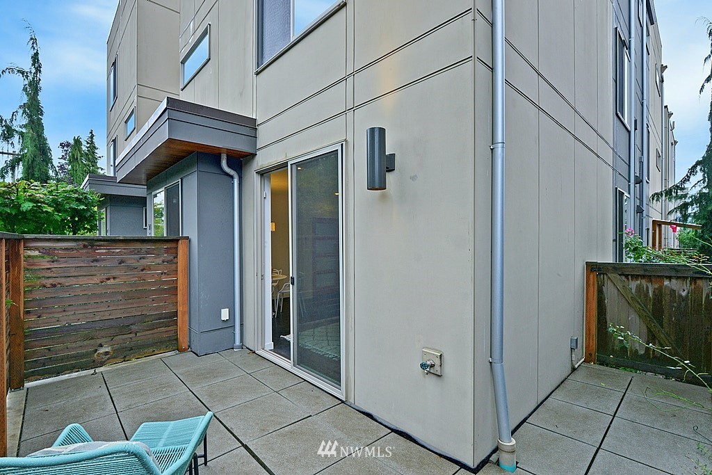 933 16th Avenue, Unit A Seattle, WA 98122 - Photo 9 of 19