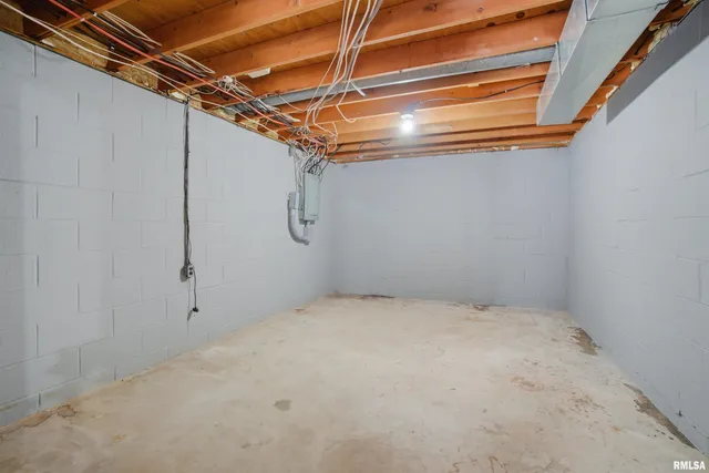 $299,900 | 209 East Alconbury Road, Metamora, IL 61548