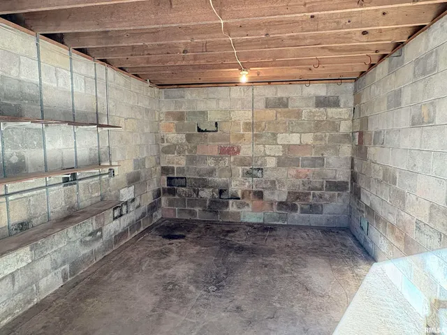 $299,900 | 209 East Alconbury Road, Metamora, IL 61548