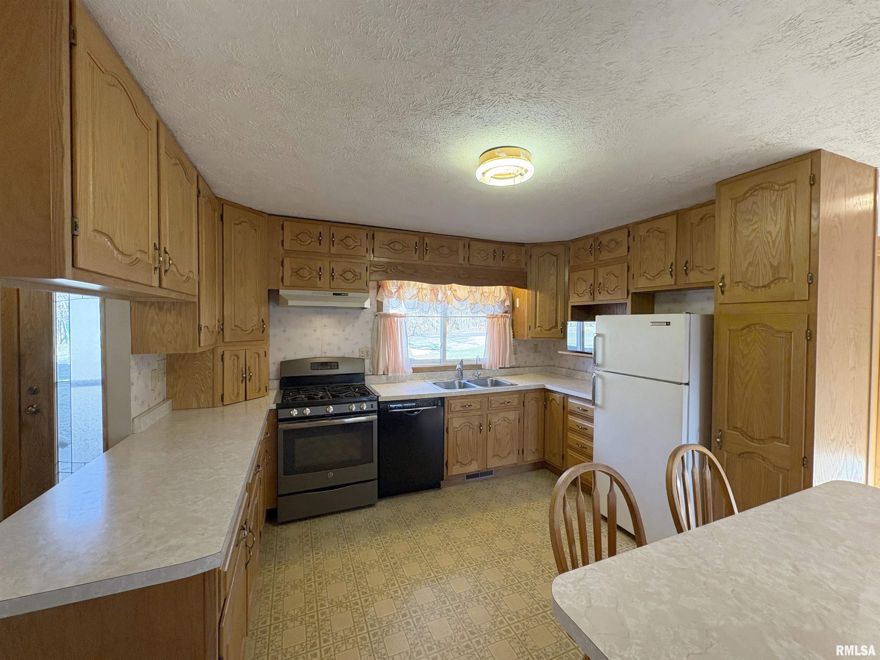 209 East Alconbury Road Metamora, IL 61548 - Photo 9 of 78