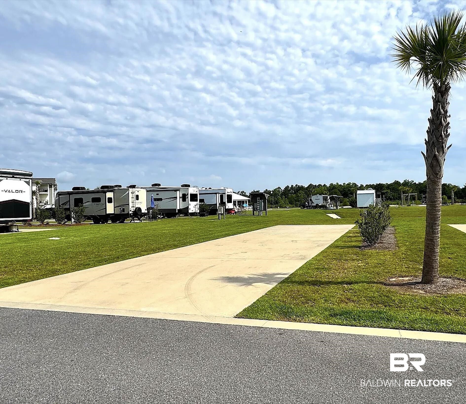 768 Vacation Circle Foley, AL 36535 - Photo 3 of 14 Gallery Image 3