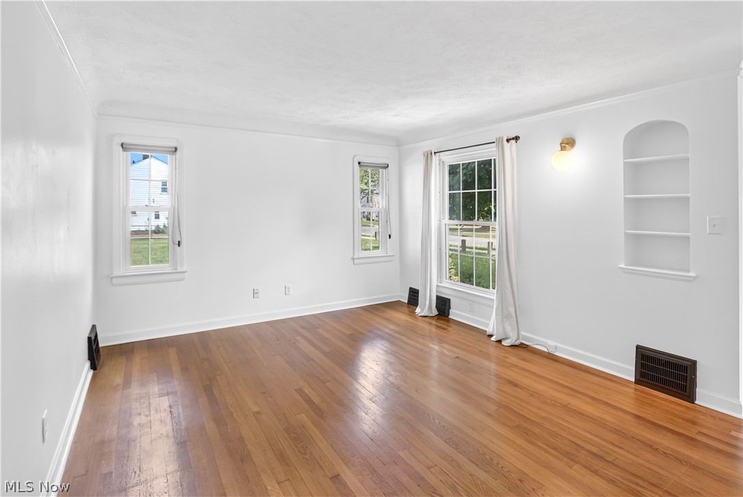 16305 Munn Road Cleveland, OH 44111 - Photo 7 of 36